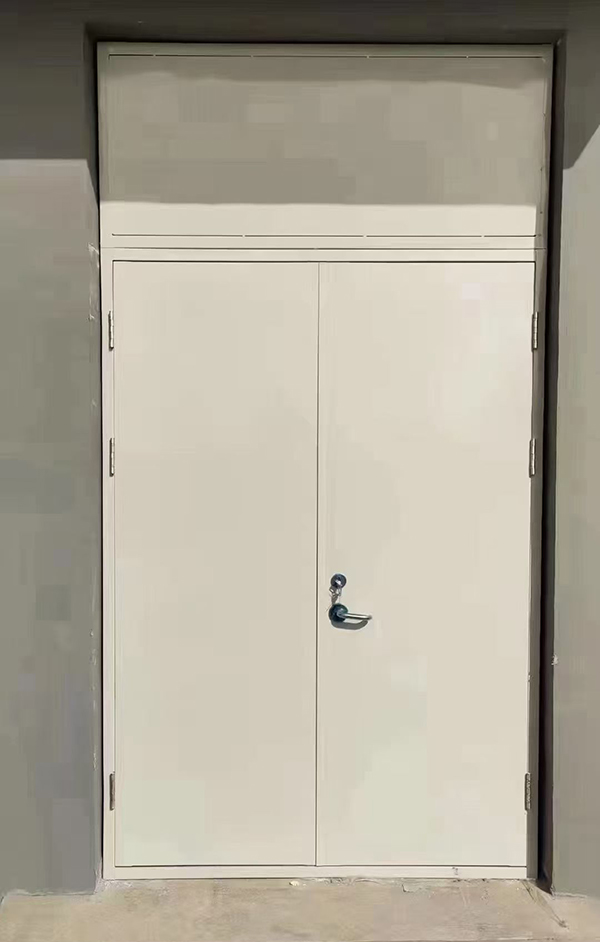 展览馆项目完成大跨度木垒防火门安装